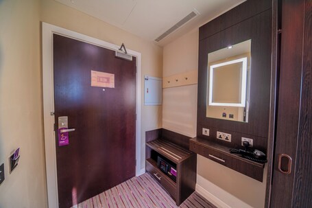 Premier Inn Dubai Al Jaddaf - Image 30