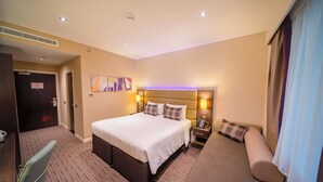 Premium bedding, pillow-top beds, in-room safe, desk - Premier Inn Dubai Al Jaddaf (Dubai)