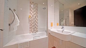Combined shower/bathtub, free toiletries, bidet, towels