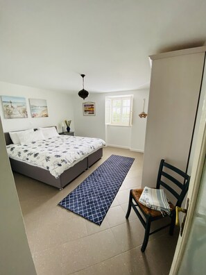 1 chambre, espace de travail pour ordinateur portable