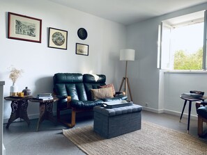 Smart-TV, Bücher, Videothek, Drucker