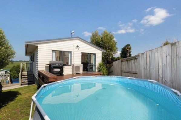 Terrace/patio - Beautiful sunny Te Puke home (Te Puke)