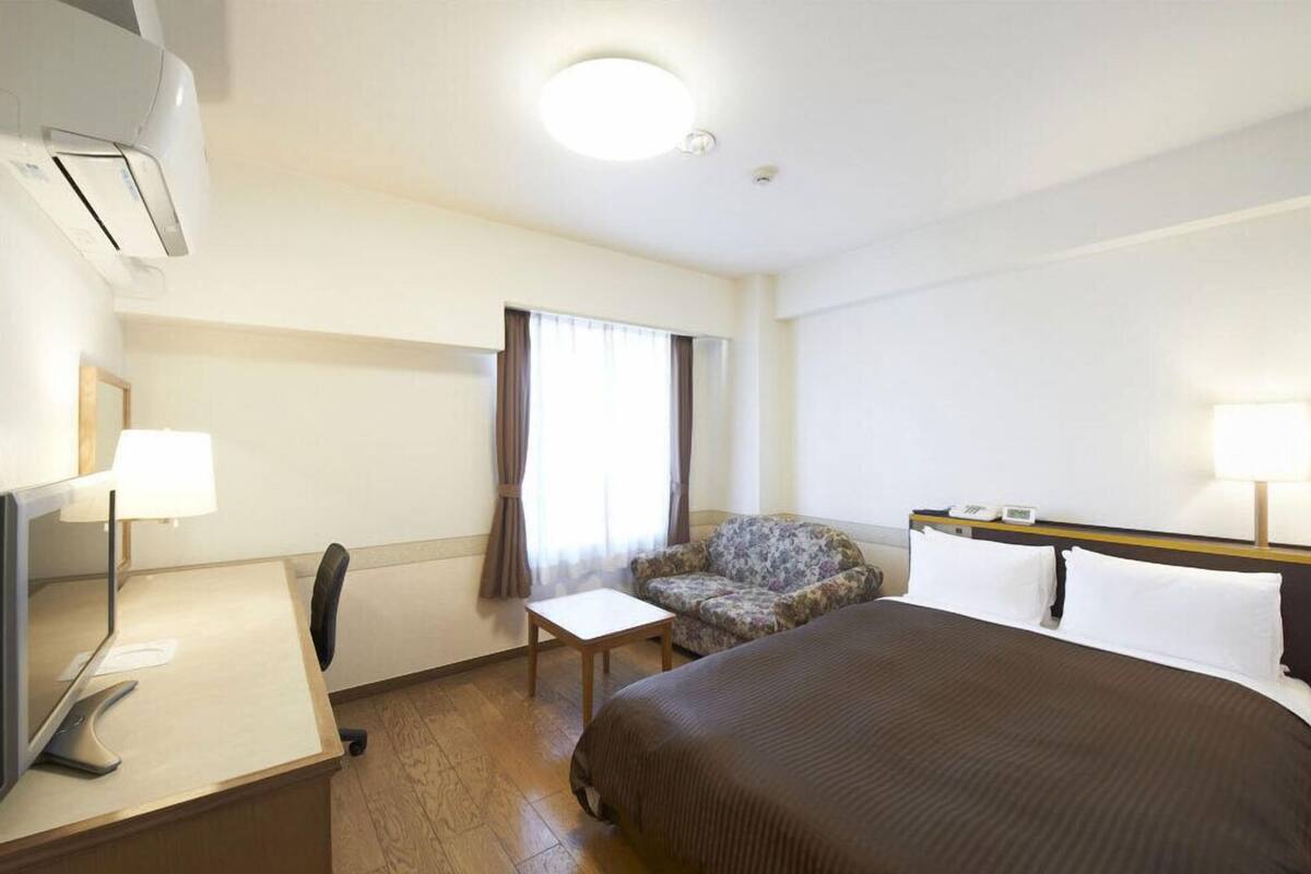 Cortinas opacas, tabla de planchar con plancha, wifi gratis