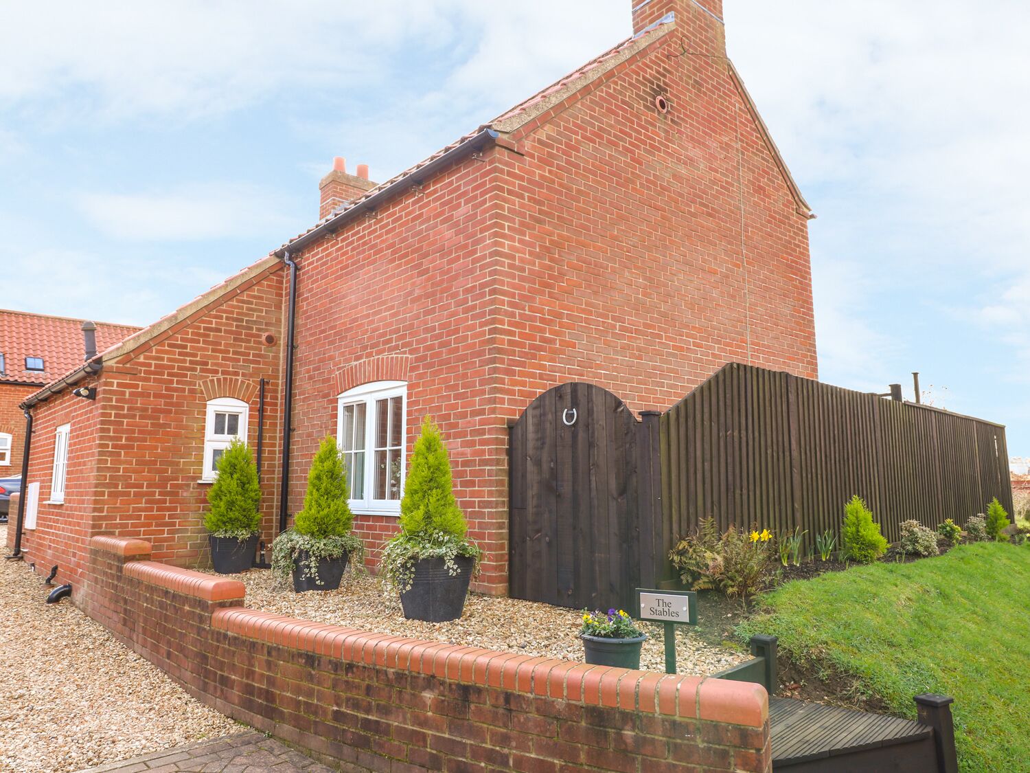 THE STABLES, pet friendly, with a garden in Horncastle