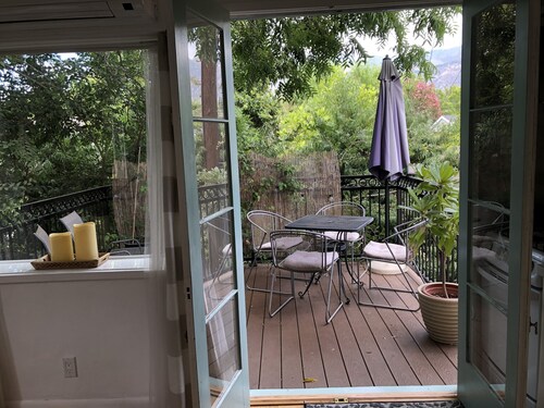 Tranquil 1-bd Guesthouse Apartment on Spanish Estate, sundeck w/ mountain views