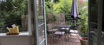 Tranquil 1-bd Guesthouse Apartment on Spanish Estate, sundeck w/ mountain views