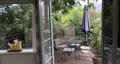 Tranquil 1-bd Guesthouse Apartment on Spanish Estate, sundeck w/ mountain views