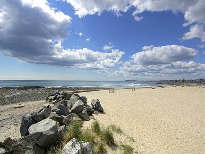 Private Motel Room at North Beach! Walk across the street to the beach! 