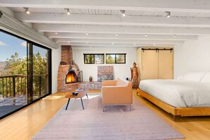 1 slaapkamer, een bureau, een strijkplank/strijkijzer, gratis wifi