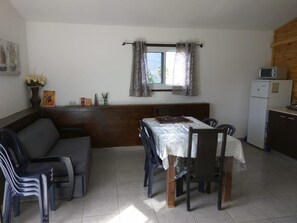 Basic Apartment | In-room dining