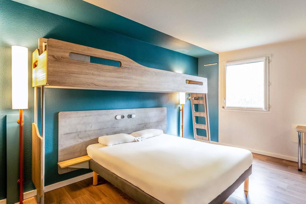 Triple Room, Multiple Beds | Desk, laptop workspace, soundproofing, free WiFi