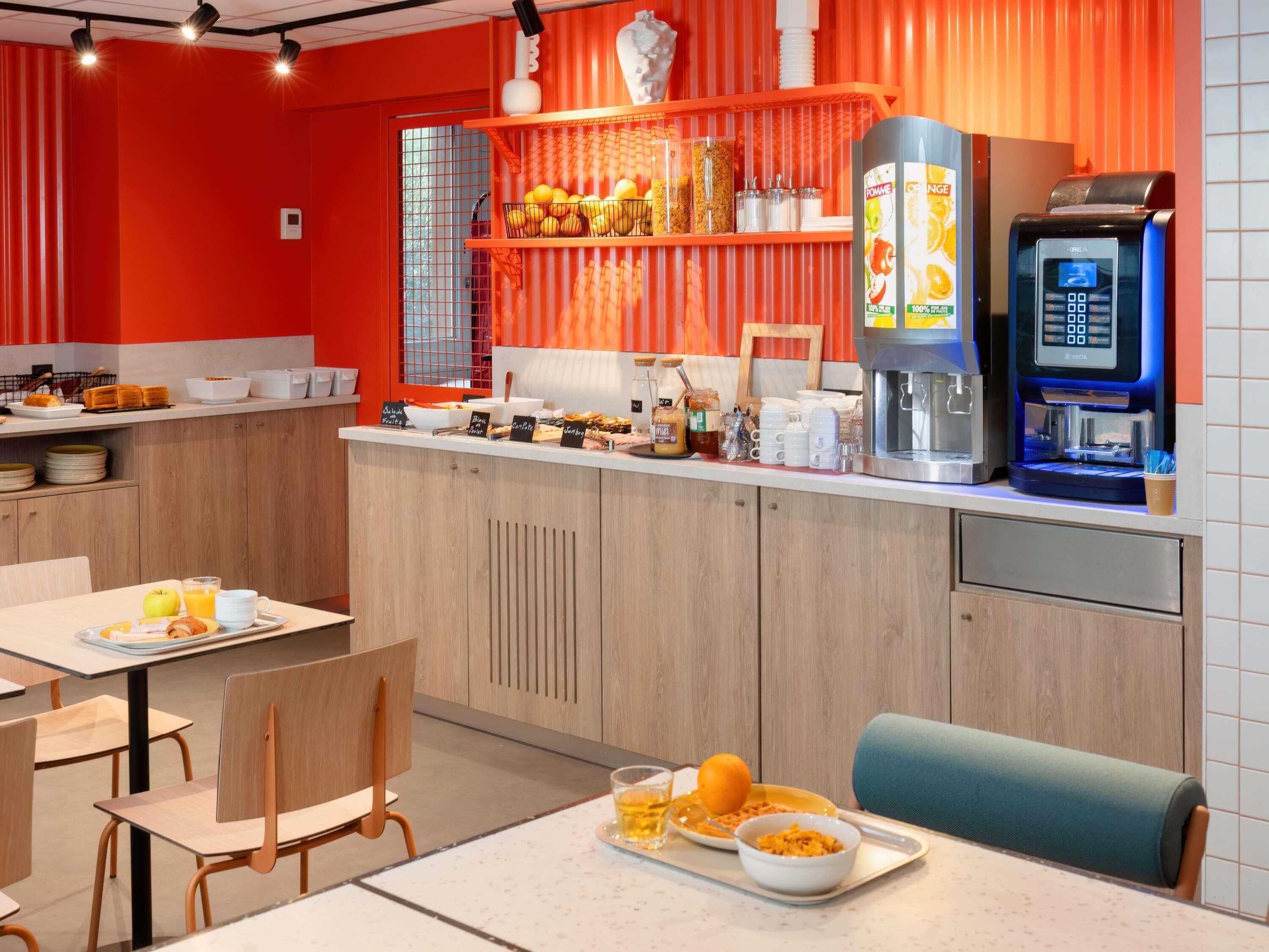 Se ofrece un desayuno bufé (9.9 EUR por persona)