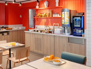 Daily buffet breakfast for a fee - ibis budget Pertuis Portes du Luberon (Pertuis)
