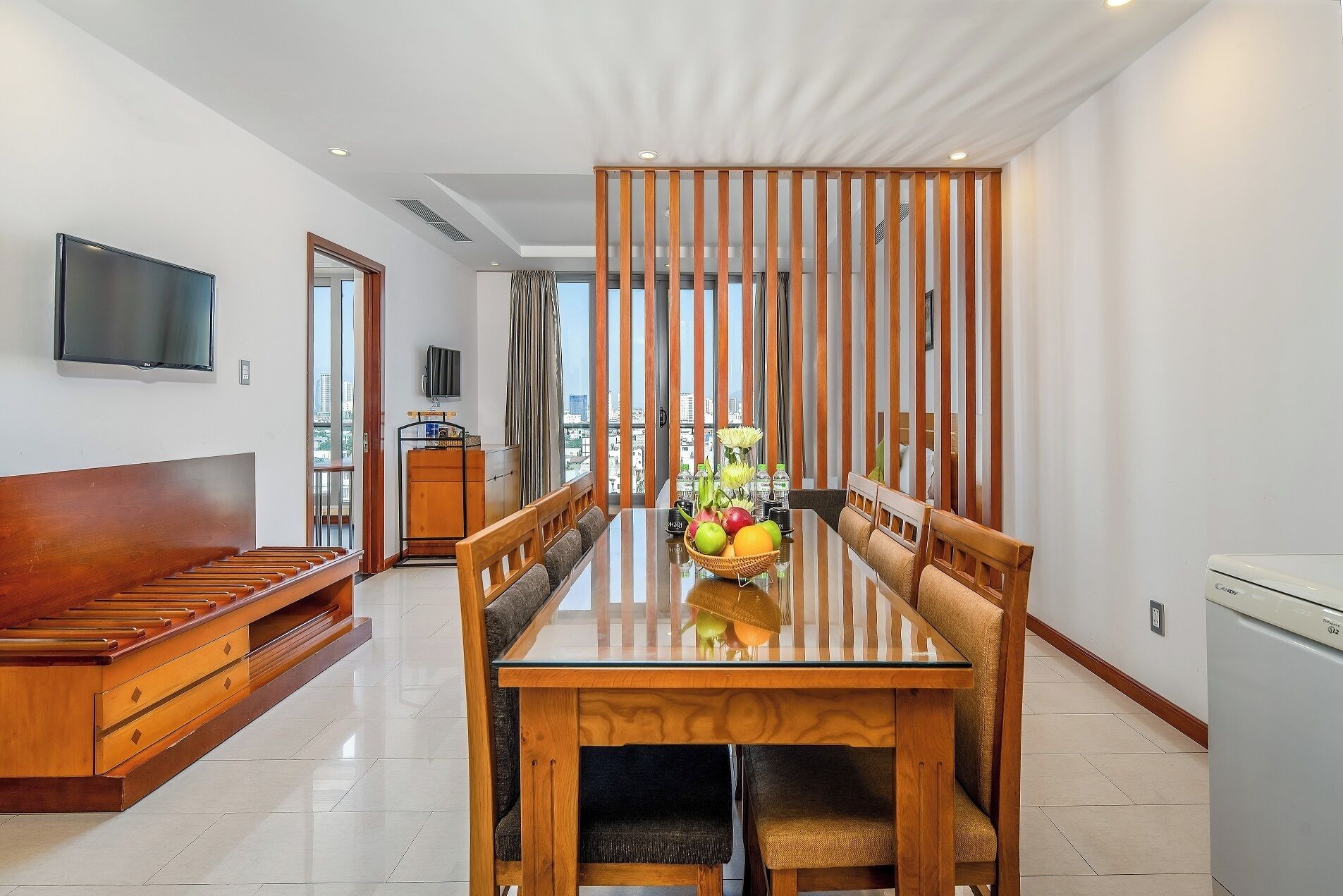 Căn hộ Deluxe, 3 phòng ngủ, ban công, quang cảnh một góc biển | Khu phòng khách | TV LCD 42-inch có truyền hình cáp, TV 