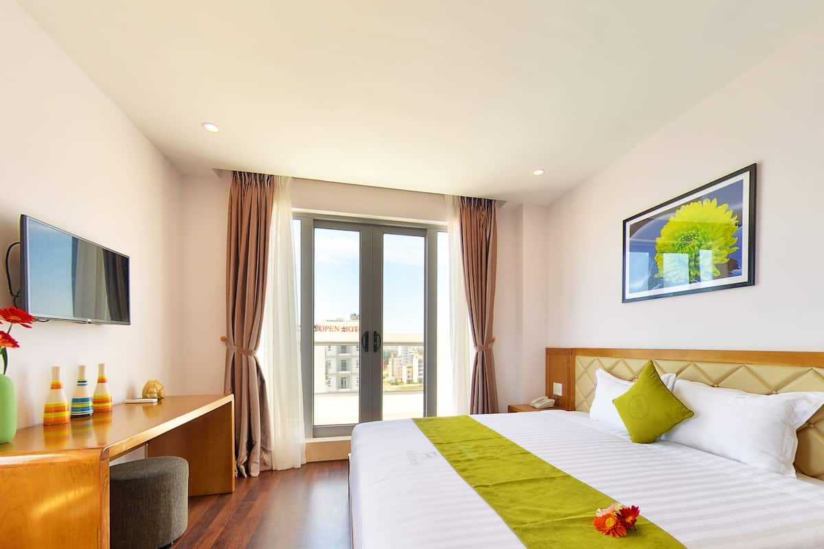 Premier Double Room, Balcony, City View | Street view