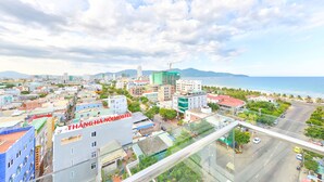 Apartemen Deluks, 3 kamar tidur, balkon, pemandangan laut terbatas | Pemandangan pantai/laut