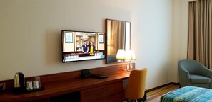 デラックス ダブルまたはツインルーム | ミニバー、セーフティボックス (室内)、客室ごとに異なる装飾、デスク