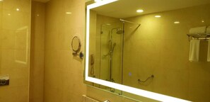 Deluxe Double Room | Bathroom | Deep soaking tub, hair dryer, slippers, towels - Jacob's Garden Hotel (Dubai)