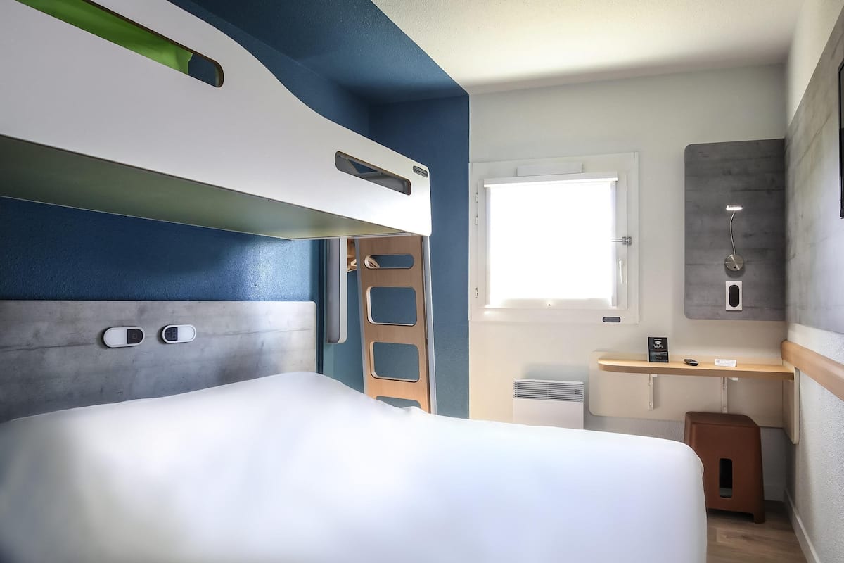 Dreibettzimmer, 1 Doppelbett | Schallisolierte Zimmer