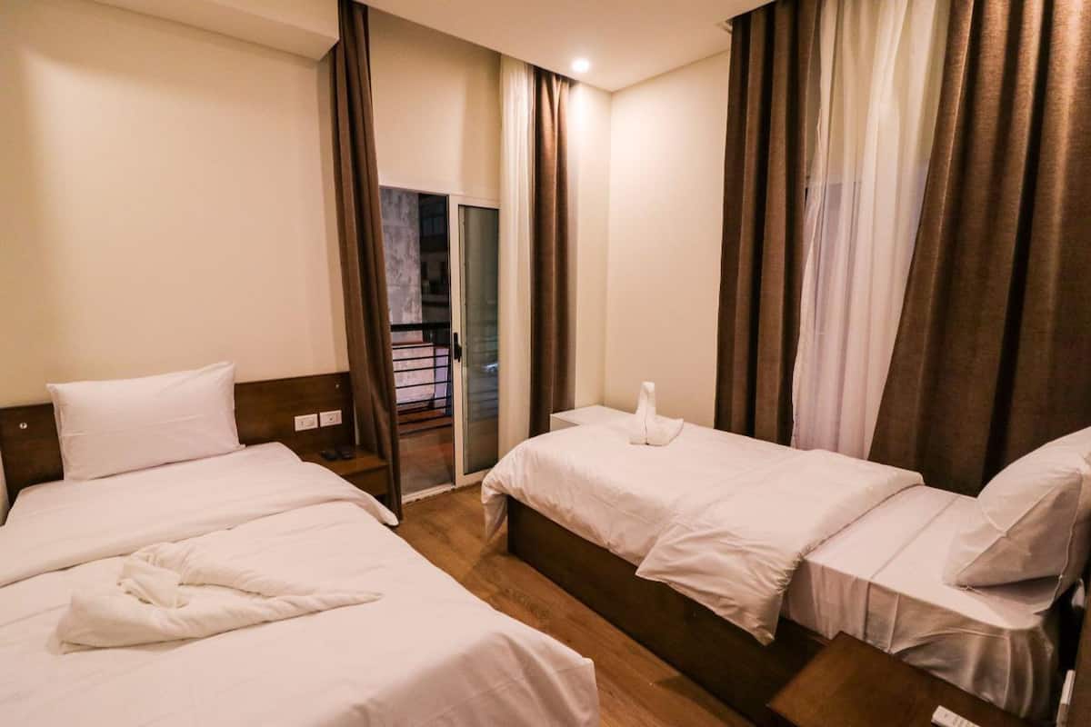 Deluxe Double or Twin Room, 2 Twin Beds, Non Smoking | Egyptian cotton sheets, premium bedding, memory foam beds, minibar