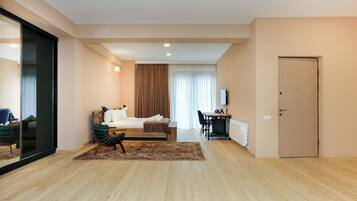 Deluxe Double Room, 1 King Bed, Balcony, City View | Egyptian cotton sheets, premium bedding, pillowtop beds, in-room safe