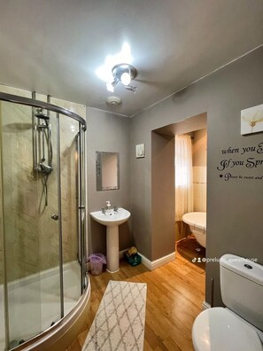 Regadera en el baño