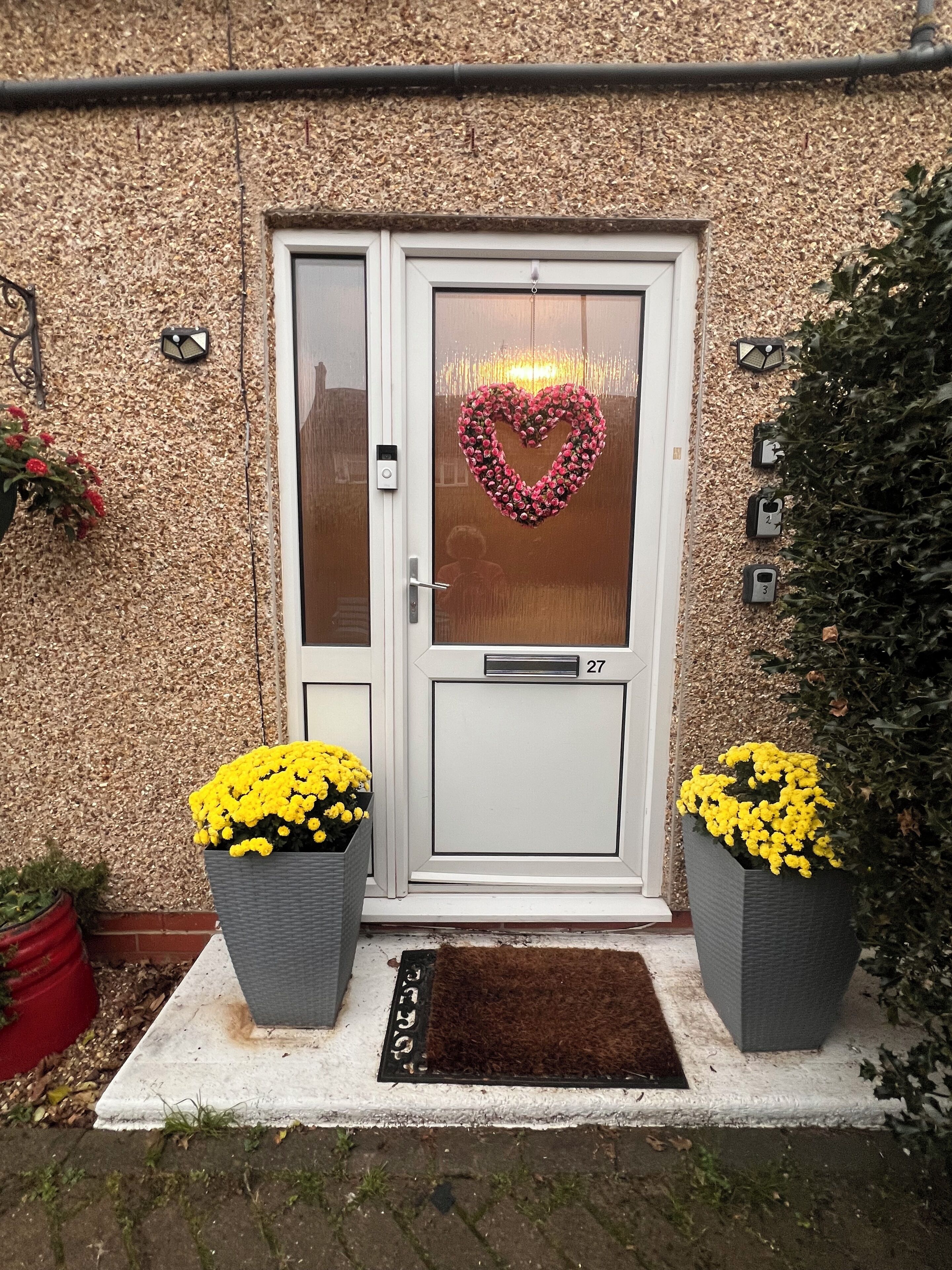 Vista frontal de la propiedad