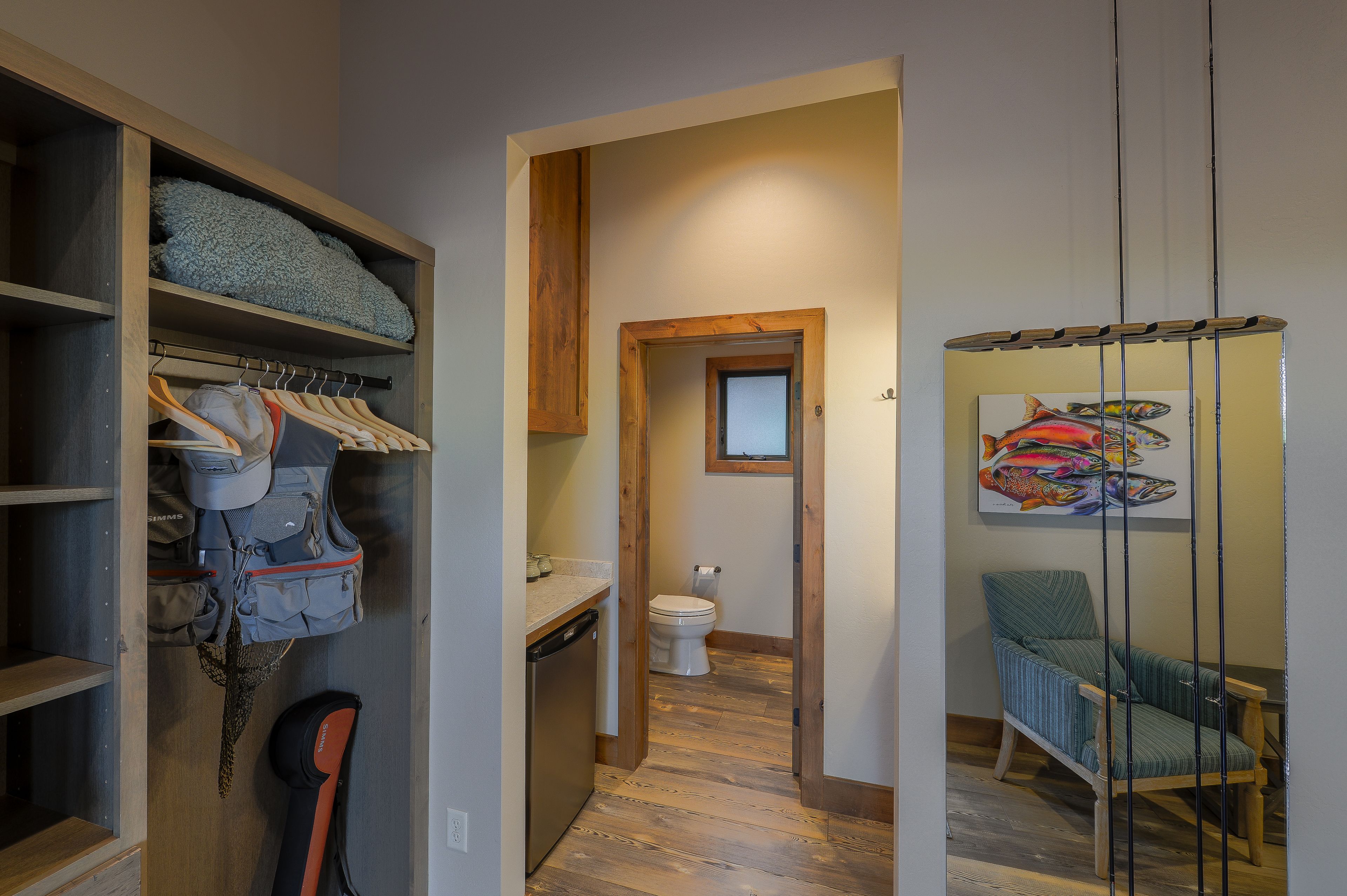 private cabin double queen | in-room safe, desk, free wifi, bed sheets