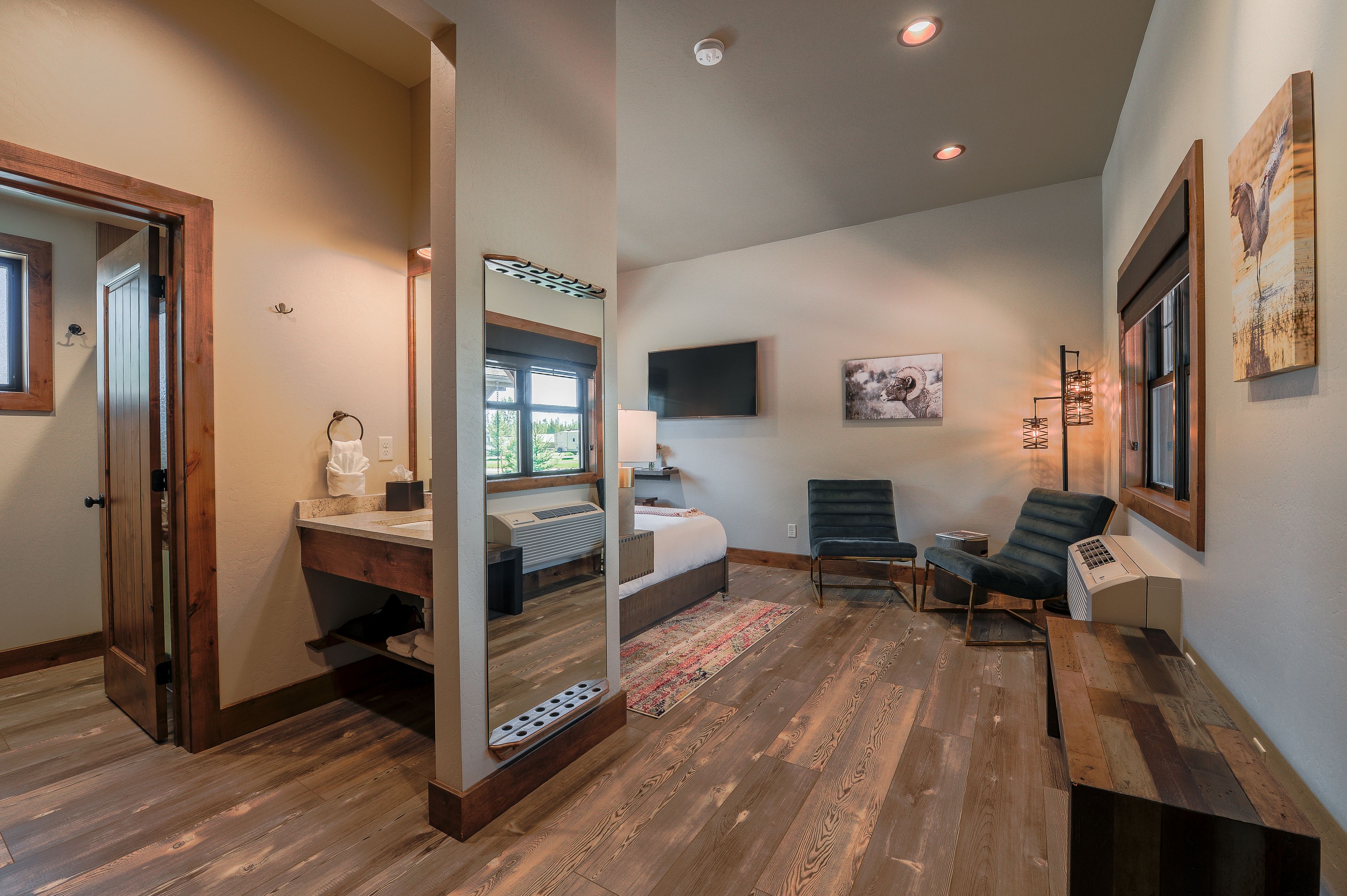 triplex king | in-room safe, desk, free wifi, bed sheets