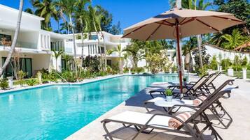 Outdoor pool, open 8:00 AM to 8:00 PM, sun loungers