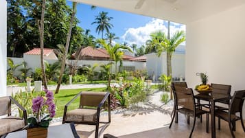 Apartment One Bedroom Pool or Garden View | Terrace/patio