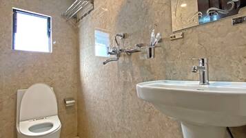 Deluxe Triple Room, City View | Bathroom | Shower, free toiletries, towels, soap