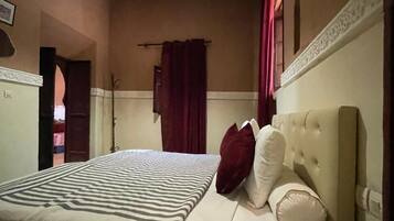 Traditional Double or Twin Room | WiFi (free), individually decorated, individually furnished, bed sheets