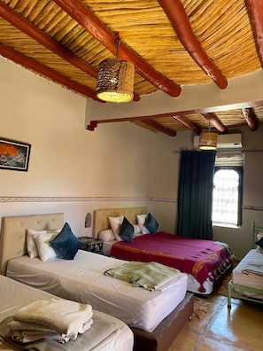 Basic Quadruple Room | Individually decorated, individually furnished, free WiFi, bed sheets - Dar Boumida (Lalla Takarkoust)