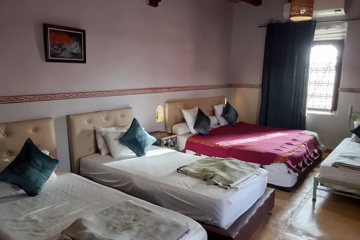 Basic Quadruple Room | WiFi (free), individually decorated, individually furnished, bed sheets