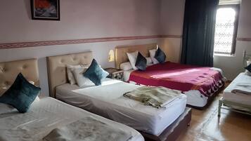 Basic Quadruple Room | WiFi (free), individually decorated, individually furnished, bed sheets