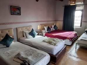 Basic Quadruple Room | Individually decorated, individually furnished, free WiFi, bed sheets - Dar Boumida (Lalla Takarkoust)