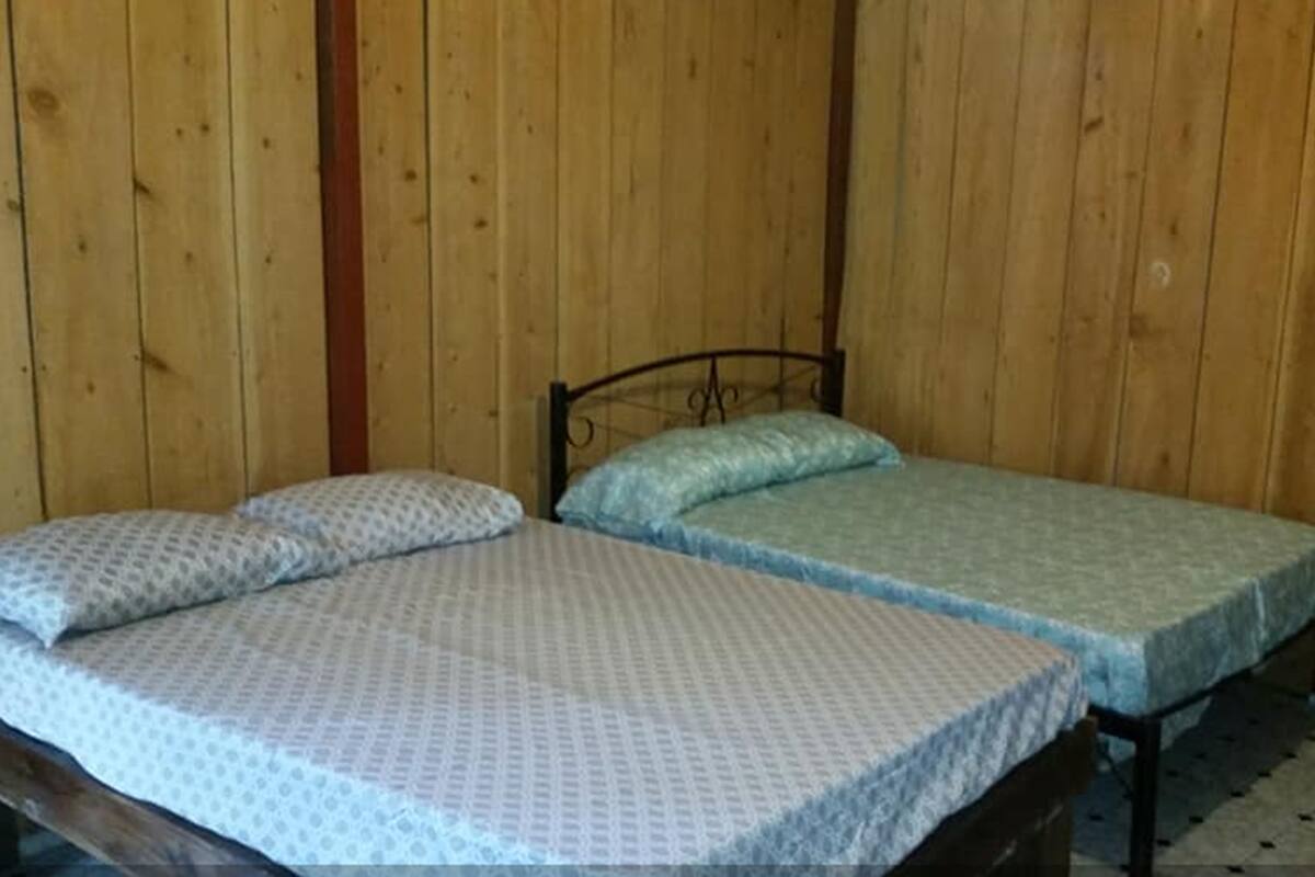 WiFi (free), bed sheets