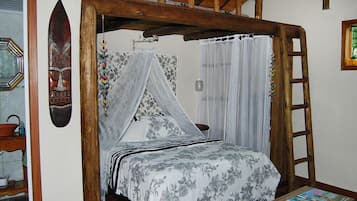 Suíte família, várias camas, para não fumantes | Wi-Fi de cortesia, individualmente decorados, roupa de cama