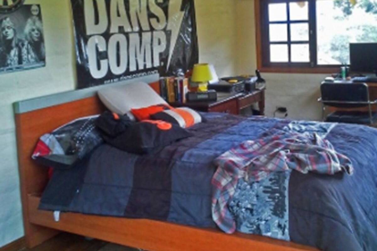 Habitación estándar, 1 cama Queen size, para no fumadores, vista a la colina | Decoración personalizada, muebles diferentes y escritorio