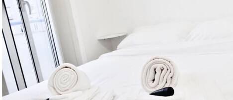 2 bedrooms, desk, iron/ironing board, WiFi