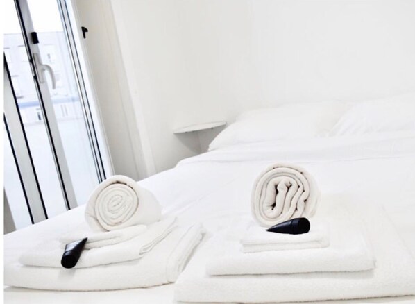 2 bedrooms, desk, iron/ironing board, WiFi