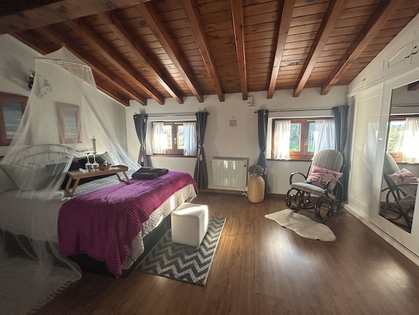 1 bedroom, iron/ironing board, travel cot, free WiFi