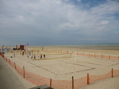 Charming villa in wooded area with large garden 1 km from the sea