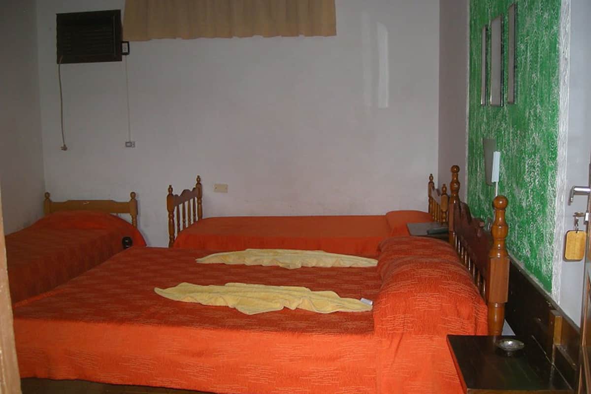 Habitación triple | Ropa de cama de alta calidad y ropa de cama