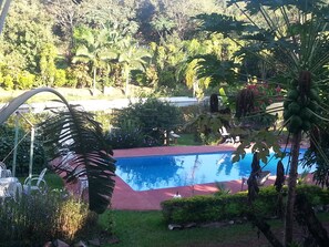 Kolam renang outdoor