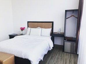 Minibar, Schreibtisch, Verdunkelungsvorhänge, schallisolierte Zimmer