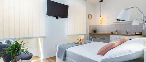 Romantic Apartment, 1 Queen Bed, Non Smoking, Kitchenette | 1 bedroom, premium bedding, down comforters, memory foam beds