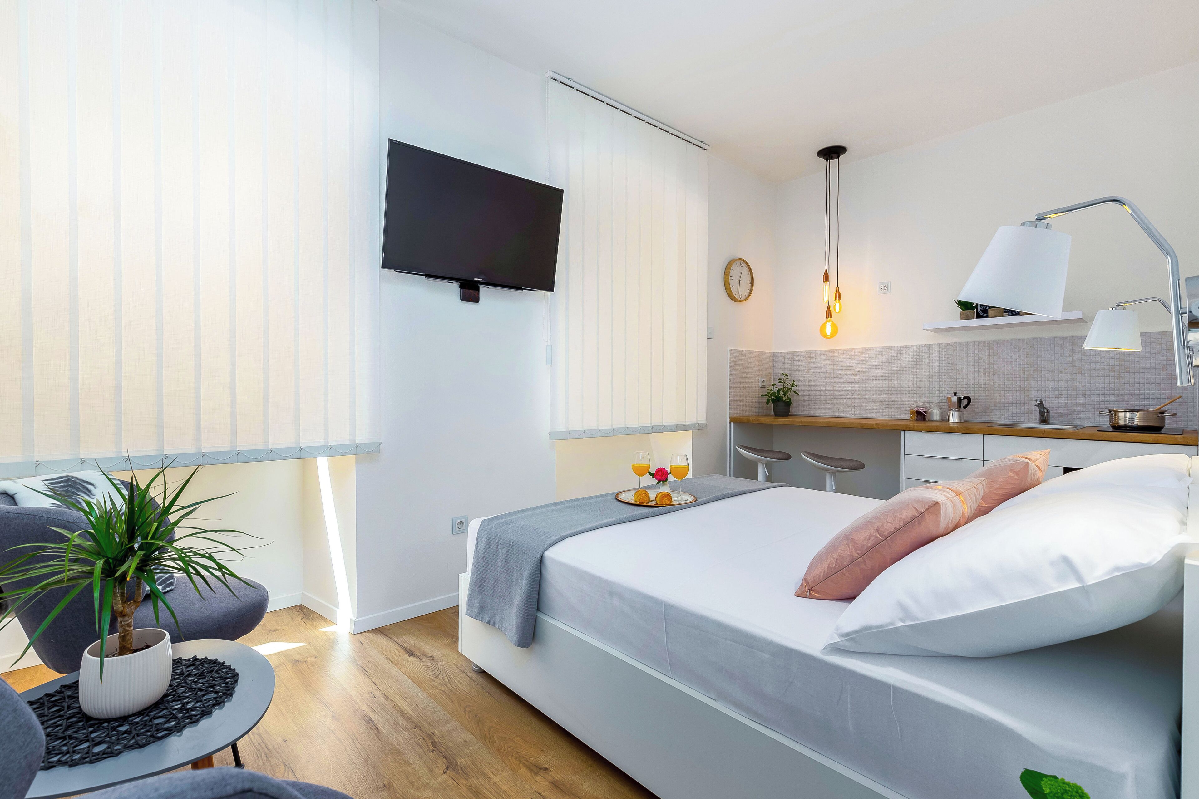 Romantic Apartment, 1 Queen Bed, Non Smoking, Kitchenette