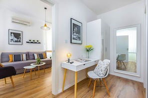 LÀgenhet Deluxe - 1 queensize-sÀng med bÀddsoffa - icke-rökare - pentry | 1 sovrum, sÀngtillbehör av högsta kvalitet och duntÀcken